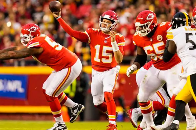 Jefes arrollan a Acereros y aseguran el Oeste de la AFC