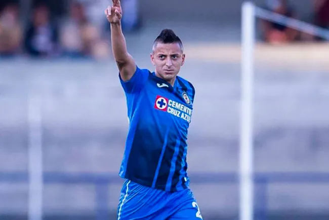 Chivas anuncia la llegada de Roberto Alvarado