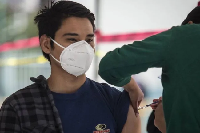 Anuncian vacunación a menores