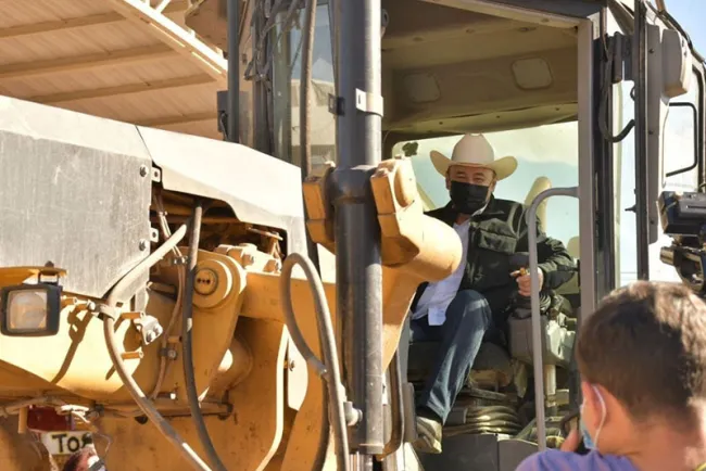 Lleva Gobernador beneficios a la Sierra