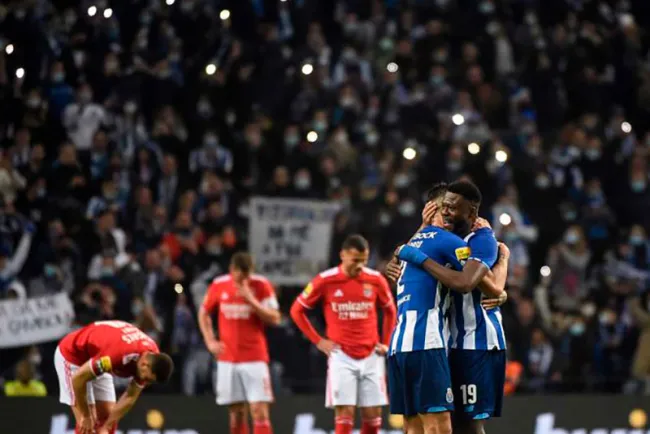 ‘Tecatito’ Corona presente en victoria del Porto