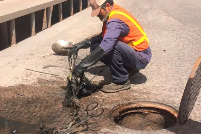 Exhorta a Oomapas a no arrojar grasa a drenaje