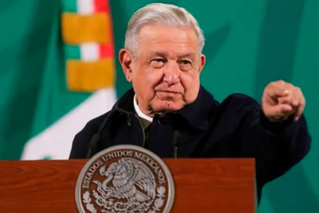 Anuncia AMLO mover vías del tren