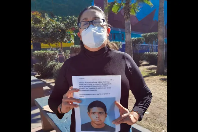 Busca desesperadamente a su hijo