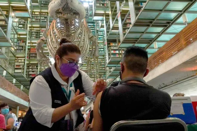 El sábado, los maestros recibirán su vacuna contra covid-19 de refuerzo