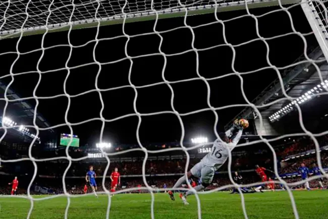 Por covid, aplazan la semifinal de Copa de la Liga entre Liverpool y Arsenal