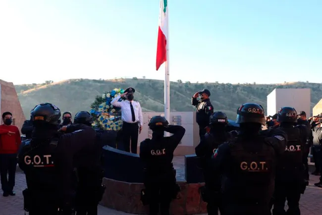 Festejan policías su día