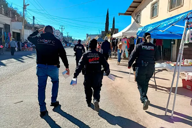 Concientizan sobre cubrebocas en los tianguis