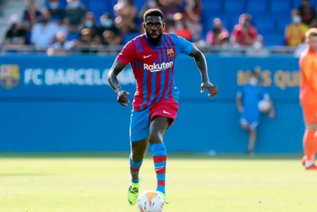 Umtiti se baja el sueldo para renovar con el Barcelona