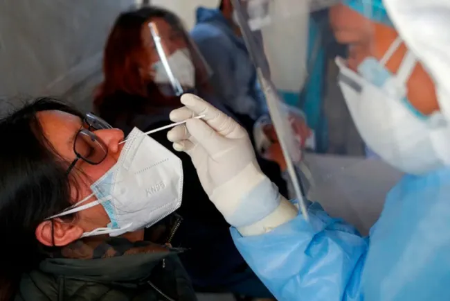 Ilegal obligar a trabajadores a pagar por pruebas Covid: Secretaría del Trabajo