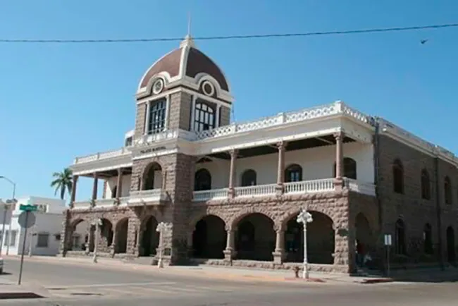 Hay 4 detenidos por ataque a Palacio Municipal de Guaymas