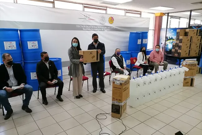 Donan empresarios insumos contra Covid en escuelas