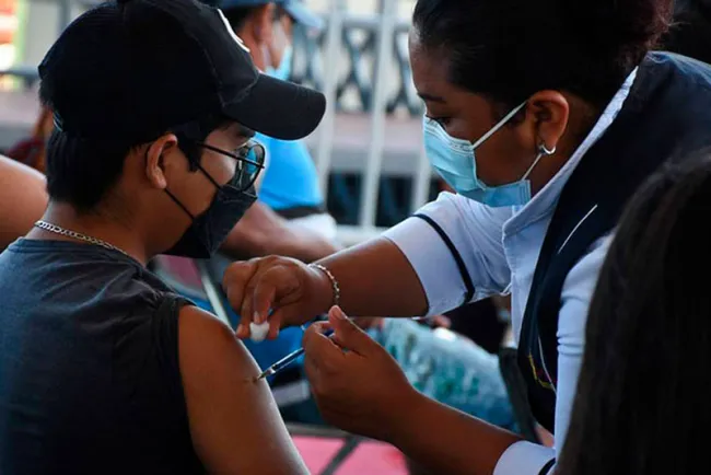 Aplicarán segunda dosis a jóvenes de 15 a 17 años
