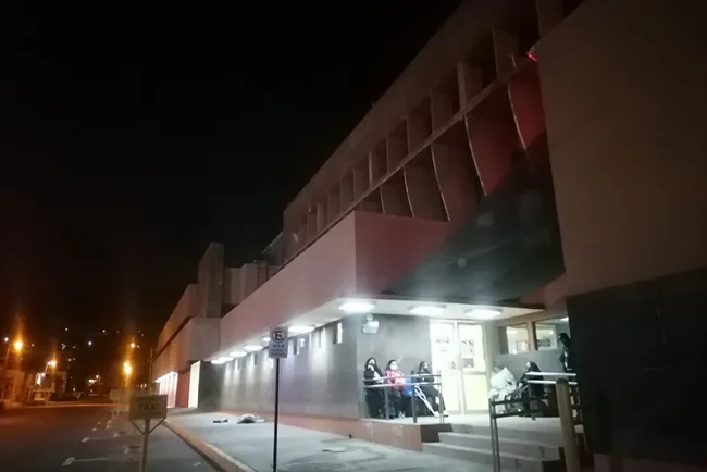 Pega Covid a personal médico