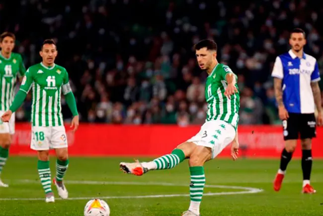 Guardado y Lainez participan en goleada del Betis