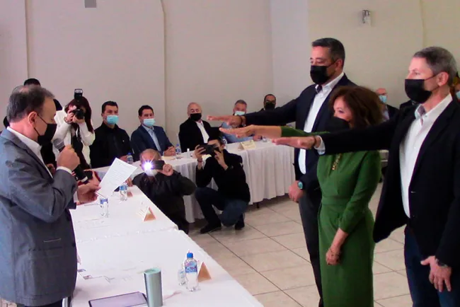 Protesta María Elena Gallegos al frente del Consejo Empresarial