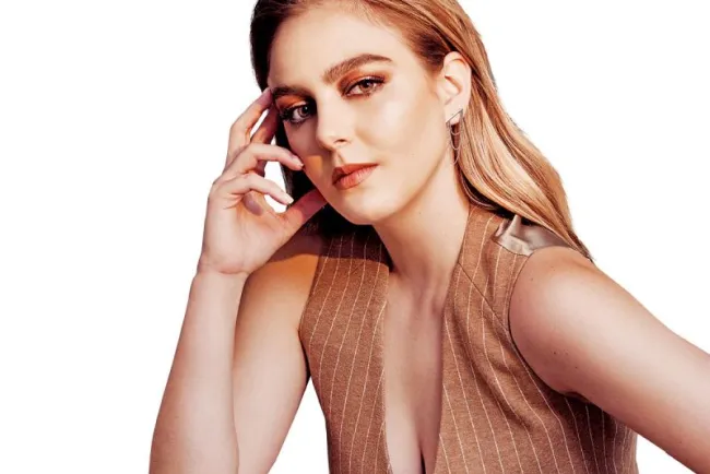 Regina Pavón, seductora en la actuación