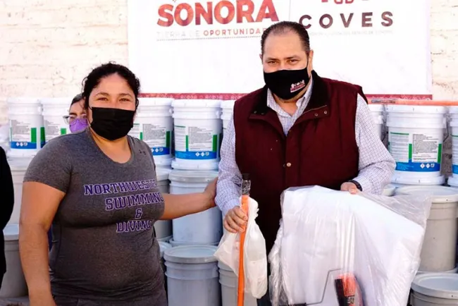 Entregan apoyos en la costa de Hermosillo