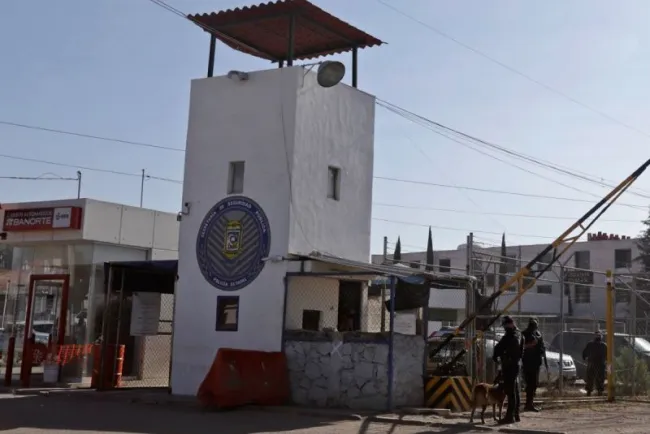 Detienen a 19 empleados de penal de Puebla por hallazgo de cuerpo de bebé