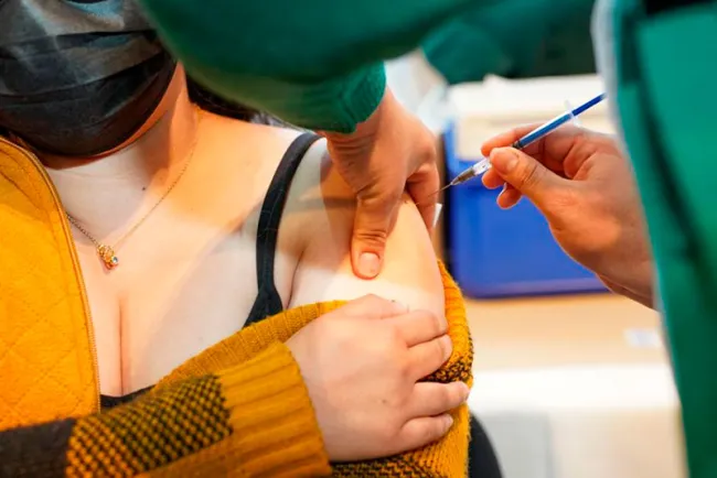 Vacunarán a personal educativo que no se aplicó dosis de refuerzo