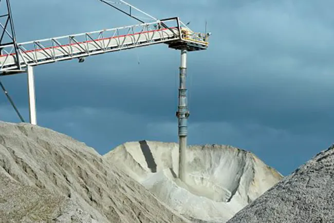 Mineras no podrán explotar el litio