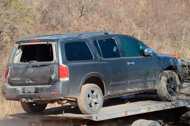 Asegura AMIC camioneta con droga tras balacera