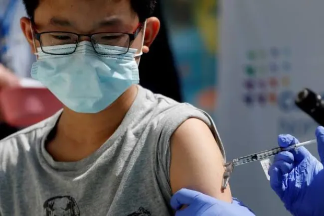 Preparan
vacunación trasnacional para menores de 12 a 14 años