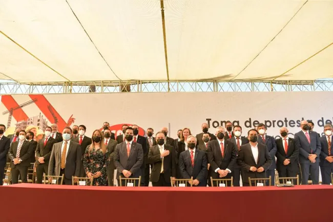 Toma protesta a directivos de la CMIC