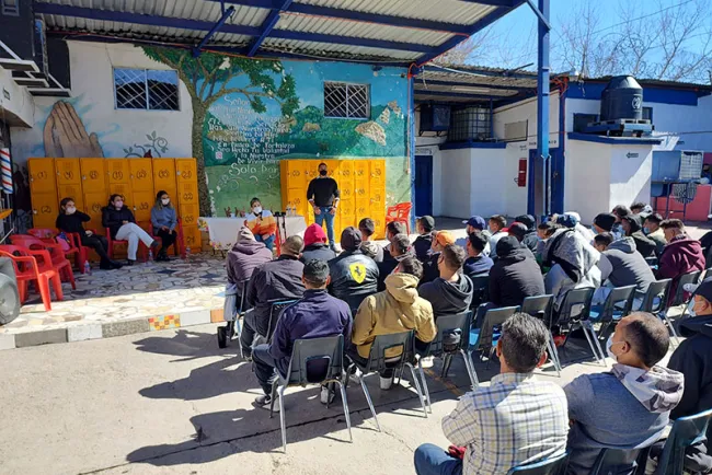Capacitan sobre síndrome de abstinencia infantil en CIAAR