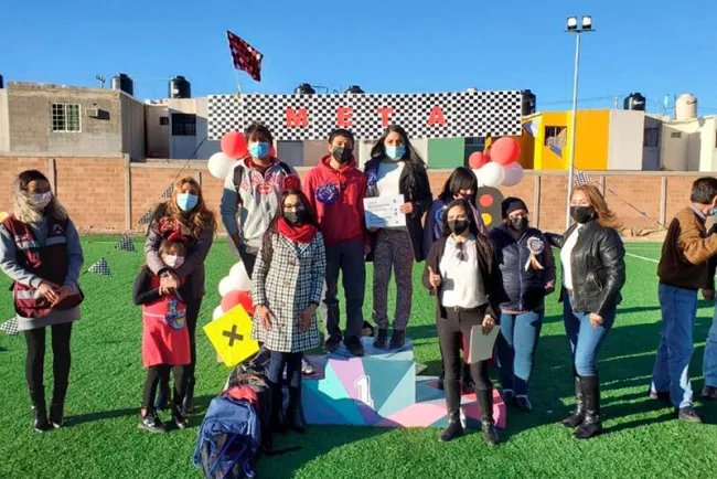 Equipan biblioteca de prepa municipal