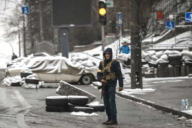 Pide presidente de Ucrania a Biden frenar invasión de Rusia