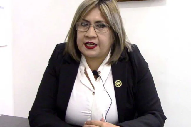 Median hostilidad de funcionario a regidora