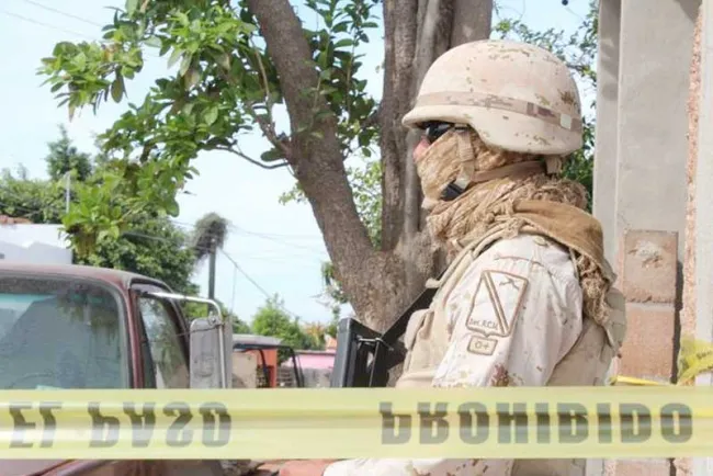 Realizan autoridades cateos simultáneos en varias colonias