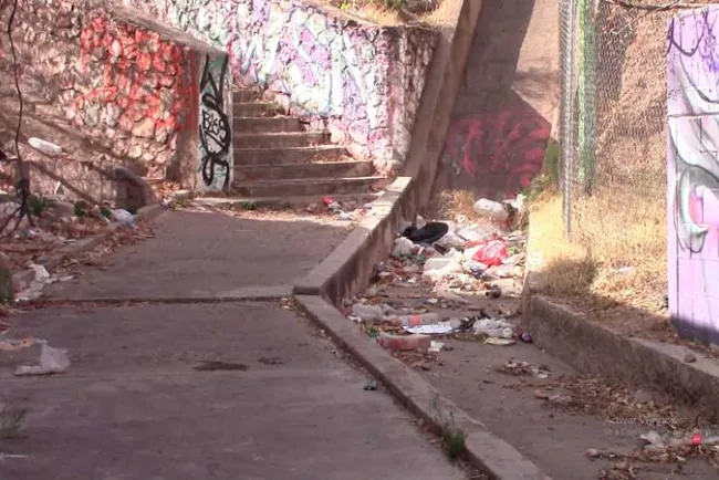 Piden limpien escalinata de la colonia Villa Sonora