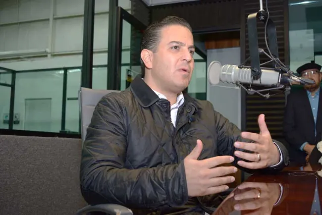 Inicia Senador gira nacional de contraste y debate