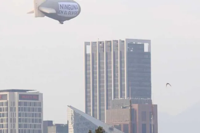 Vuela dirigible sobre CDMX contra violencia feminicida: 'Con dolor en el cielo'