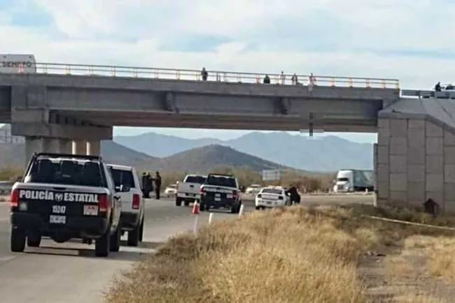 Investiga FGJE homicidio de 3 hombres y mensajes escritos