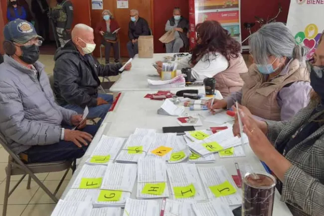 Pagarán a adultos mayores doble pensión por veda electoral