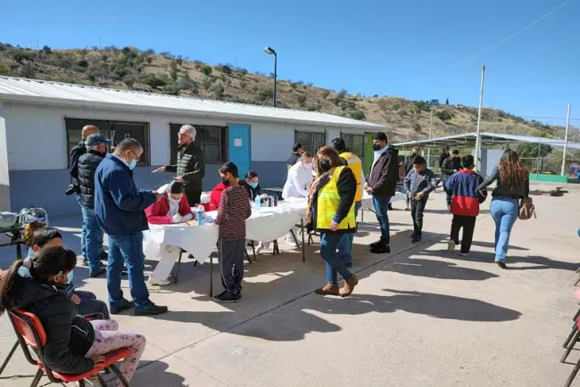 Llevan campaña de detección de problemas renales a escuela