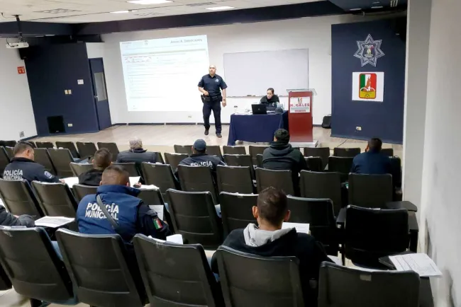 Capacitan a agentes de Seguridad Pública