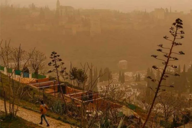 Tiñe de naranja nube de polvo del Sahara varias ciudades de España