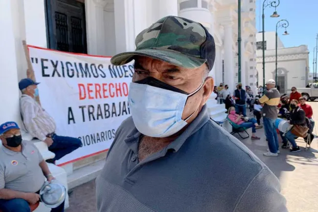 Retoman exconcesionarios plantón en Palacio de Gobierno