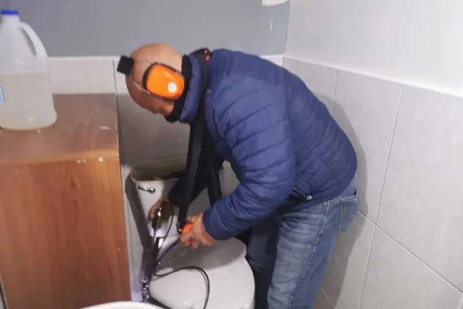 Detectan fugas de agua en casas y comercios