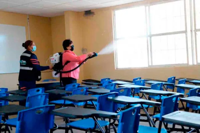 Continúa sanitización de escuelas