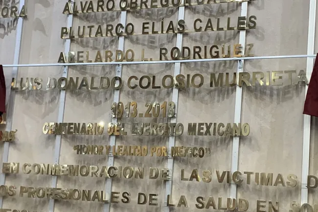 Devela Gobernador
nombre de Luis Donaldo Colosio en el Congreso del Estado