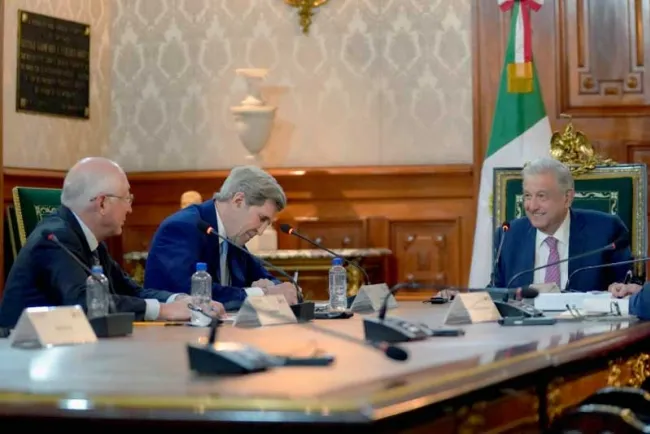 Rechaza AMLO a grupo de EU para revisar reforma eléctrica