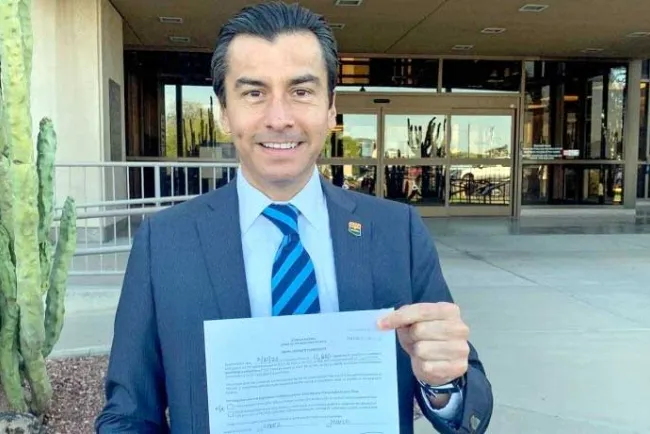 Demócrata de origen mexicano contenderá para gobernador de Arizona