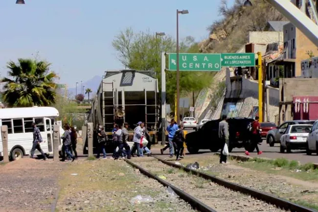 Dan nogalenses su opinión sobre mover las vías del tren
