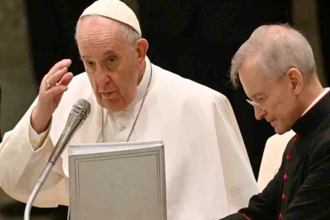 Pide Papa perdón por abusos en internados católicos para indígenas en Canadá