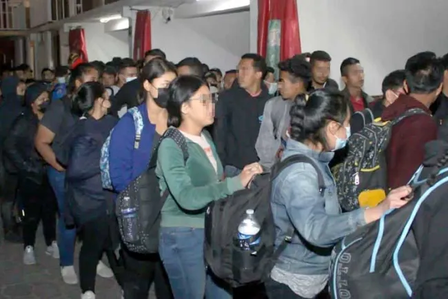 Rescatan a migrantes hacinados en hotel de Ecatepec